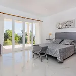 Quiros 2 Villa *
